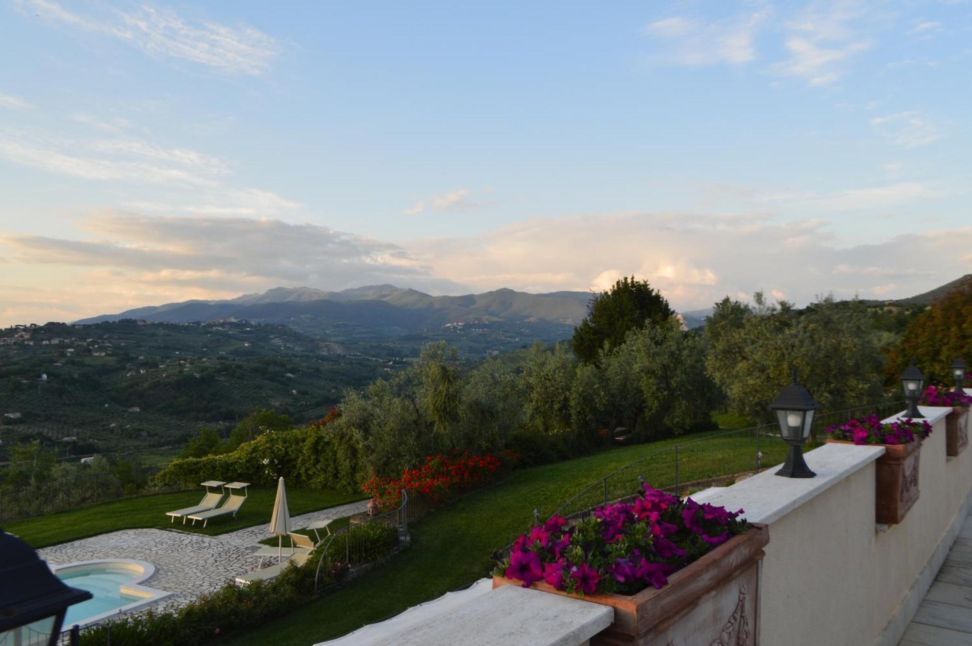 Villa Collebelvedere - Near Rome With Home Restaurant 法拉因萨比纳 外观 照片